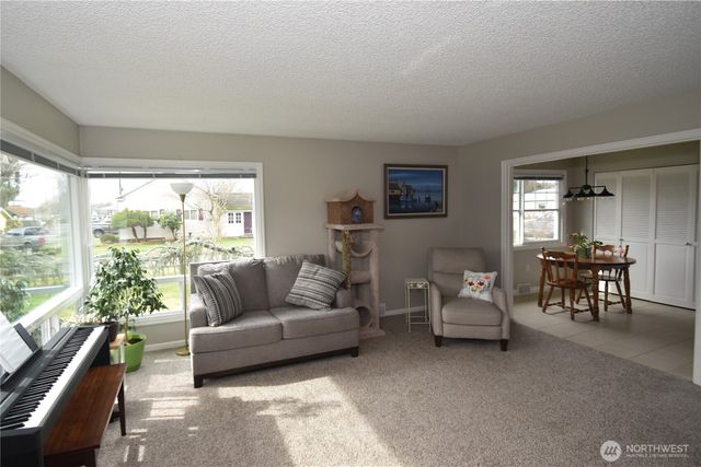 701 E Grover Street, Lynden, WA 98264