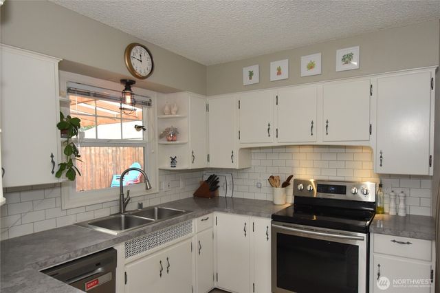 701 E Grover Street, Lynden, WA 98264