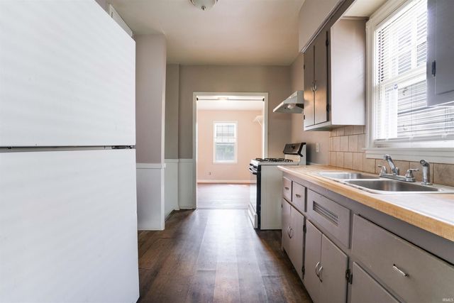 1225 S Harlan Avenue, Evansville, IN 47714