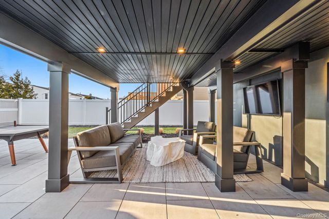 3000 Holiday Park Drive, Merrick, NY 11566