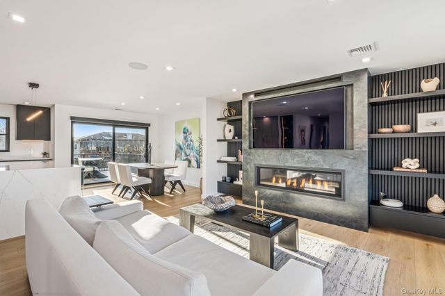 3000 Holiday Park Drive, Merrick, NY 11566