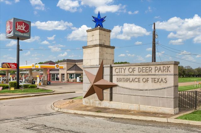 2206 Camdon Drive, Deer Park, TX 77536