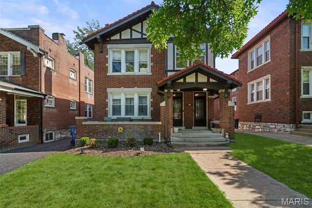7110 Forsyth Boulevard, University City, MO 63105