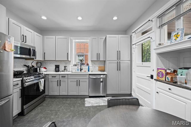 7110 Forsyth Boulevard, University City, MO 63105