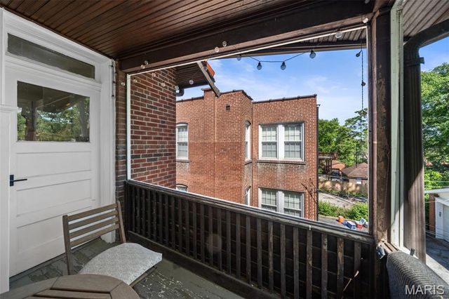 7110 Forsyth Boulevard, University City, MO 63105