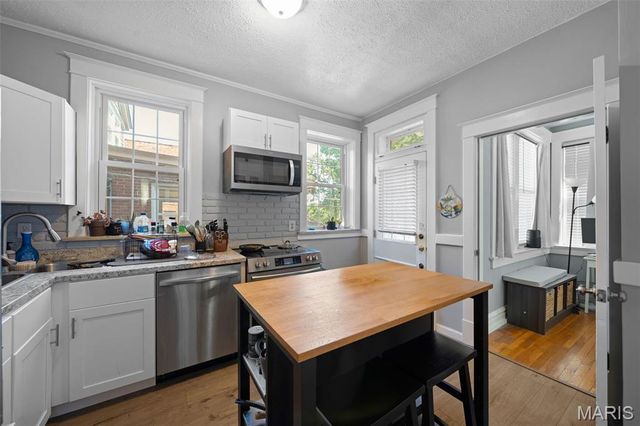 7110 Forsyth Boulevard, University City, MO 63105