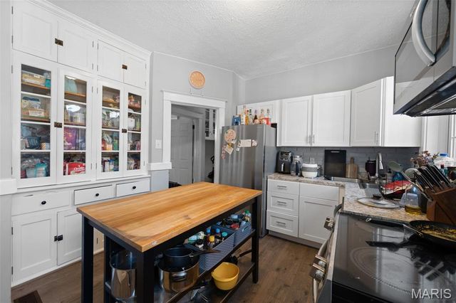 7110 Forsyth Boulevard, University City, MO 63105