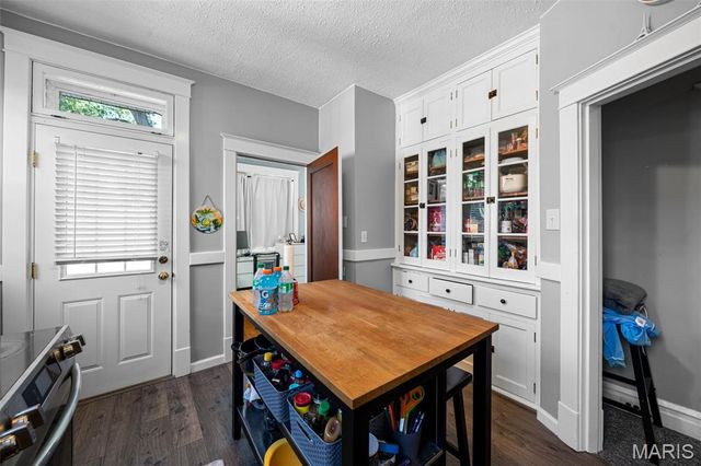 7110 Forsyth Boulevard, University City, MO 63105