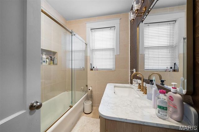 7110 Forsyth Boulevard, University City, MO 63105