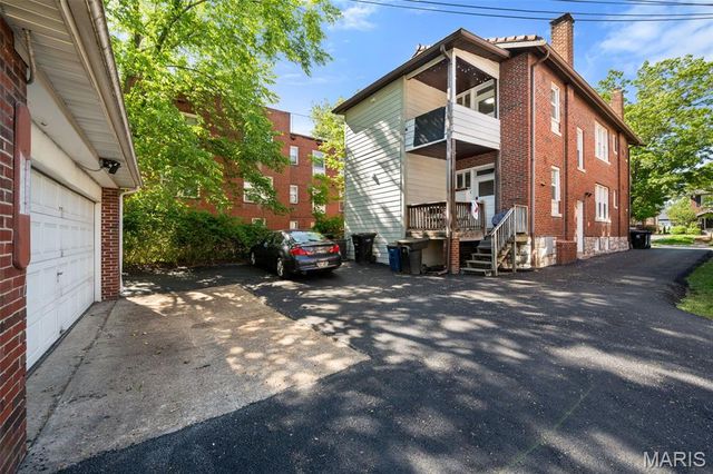 7110 Forsyth Boulevard, University City, MO 63105