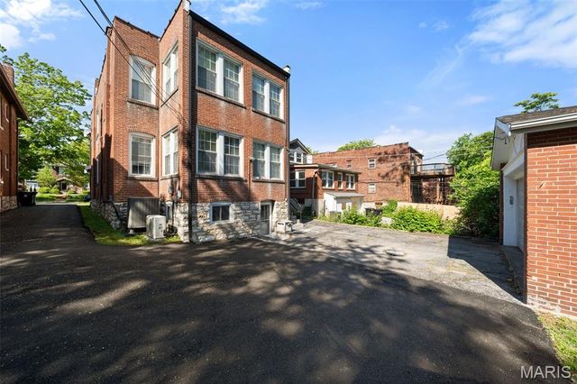 7110 Forsyth Boulevard, University City, MO 63105