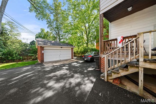 7110 Forsyth Boulevard, University City, MO 63105