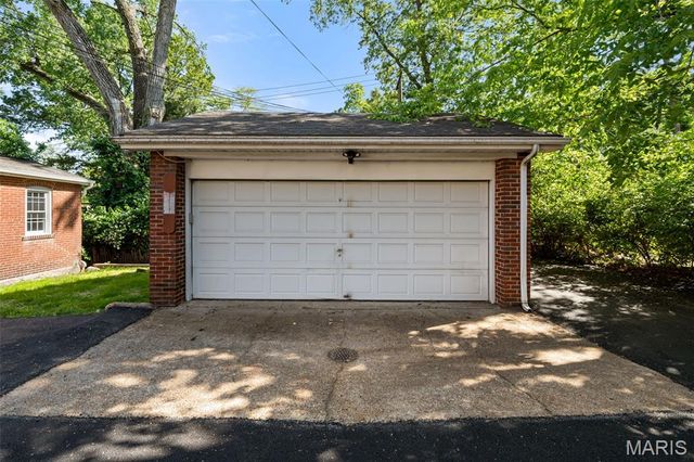 7110 Forsyth Boulevard, University City, MO 63105