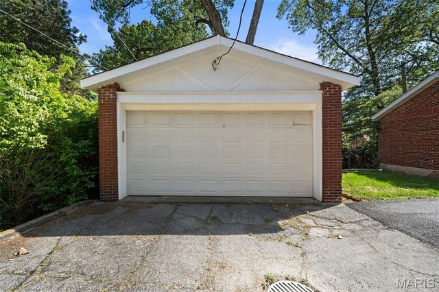 7110 Forsyth Boulevard, University City, MO 63105