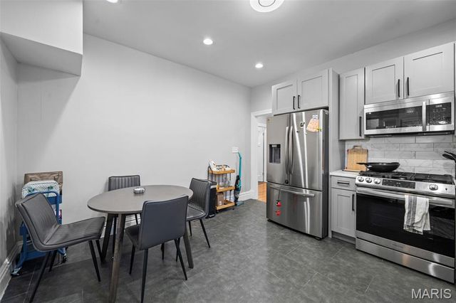 7110 Forsyth Boulevard, University City, MO 63105