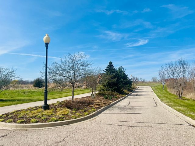 10555 Red Leaf Circle, Lakewood, IL 60014