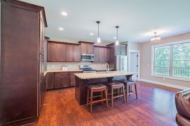 1022 Alameda Dr, Portland, TN 37148
