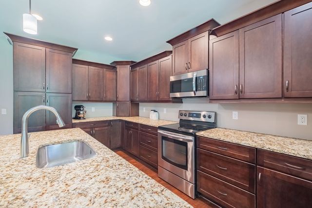 1022 Alameda Dr, Portland, TN 37148