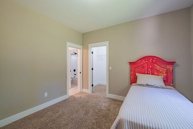 1022 Alameda Dr, Portland, TN 37148