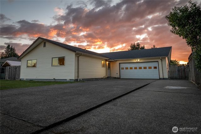 2251 Rose Place, Longview, WA 98632