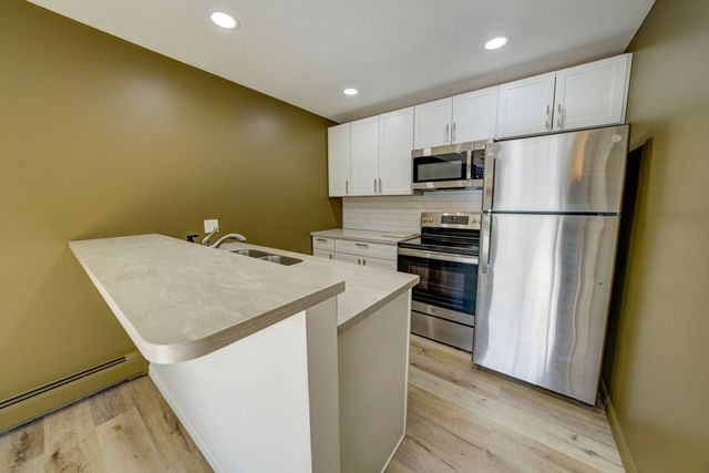 1021 Centre Street 11, Traverse City, MI 49686