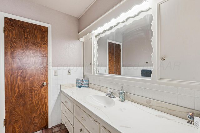 1404 CREEKMERE Drive, Canyon, TX 79015