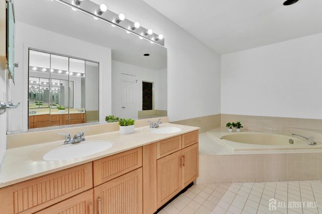 88 W Countryside Drive W, South Brunswick, NJ 08540