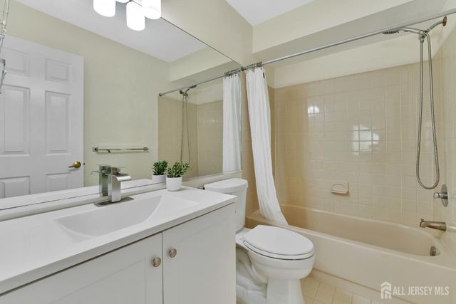 88 W Countryside Drive W, South Brunswick, NJ 08540