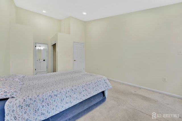 88 W Countryside Drive W, South Brunswick, NJ 08540