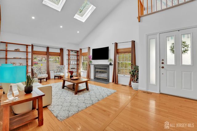 88 W Countryside Drive W, South Brunswick, NJ 08540