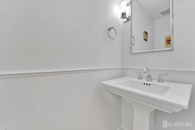88 W Countryside Drive W, South Brunswick, NJ 08540
