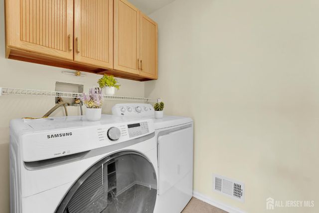 88 W Countryside Drive W, South Brunswick, NJ 08540
