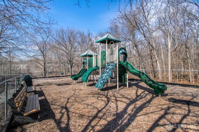 88 W Countryside Drive W, South Brunswick, NJ 08540