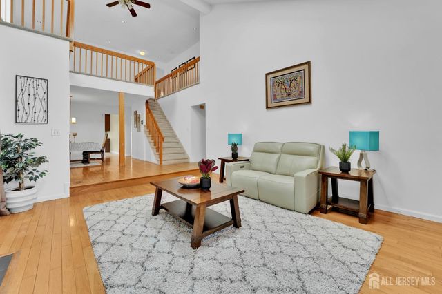 88 W Countryside Drive W, South Brunswick, NJ 08540