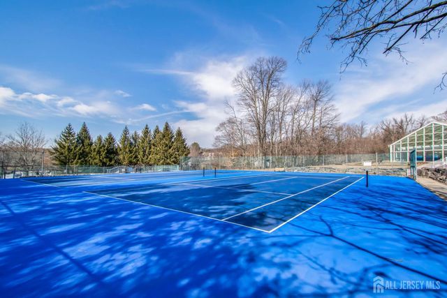 88 W Countryside Drive W, South Brunswick, NJ 08540