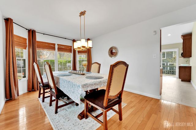 88 W Countryside Drive W, South Brunswick, NJ 08540