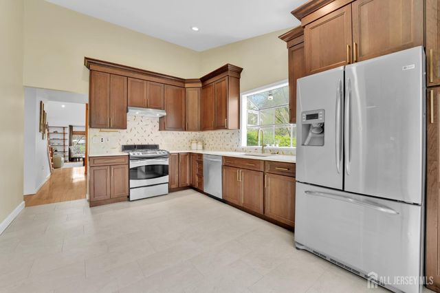 88 W Countryside Drive W, South Brunswick, NJ 08540