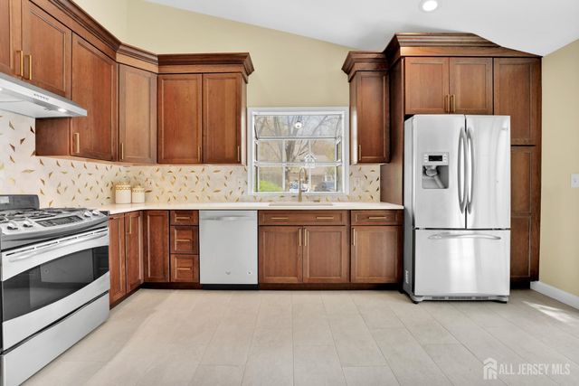 88 W Countryside Drive W, South Brunswick, NJ 08540