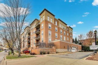 190 W Johnson Street 303, Palatine, IL 60067