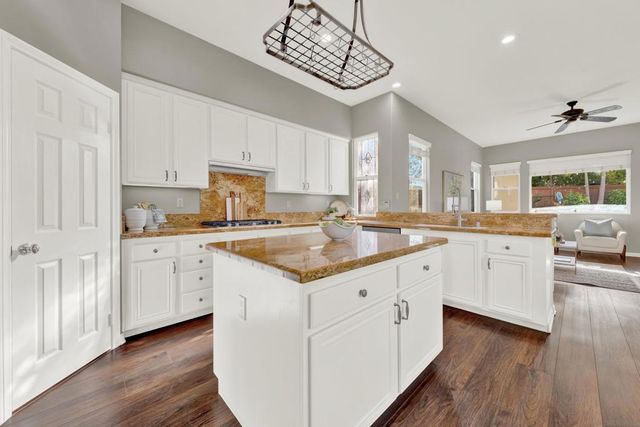 10109 Prairie Fawn Dr, San Diego, CA 92127