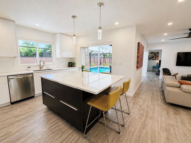 2806 SATSUMA DRIVE, Sarasota, FL 34239