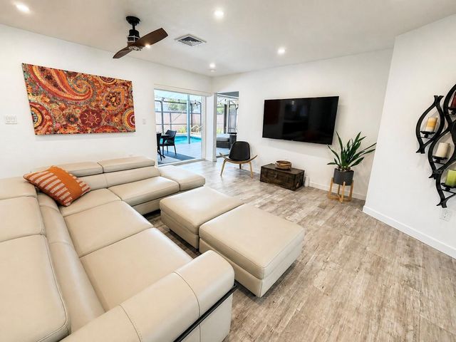 2806 SATSUMA DRIVE, Sarasota, FL 34239