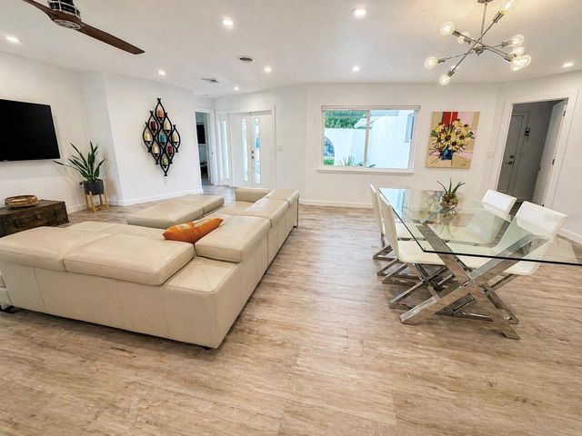 2806 SATSUMA DRIVE, Sarasota, FL 34239