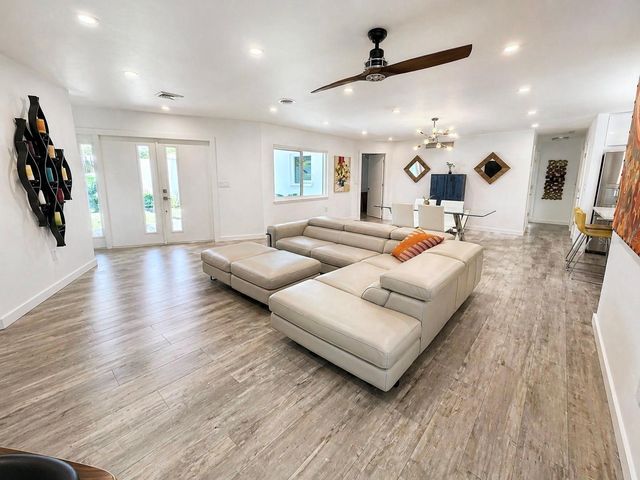 2806 SATSUMA DRIVE, Sarasota, FL 34239