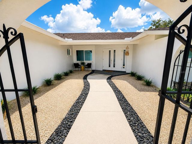 2806 SATSUMA DRIVE, Sarasota, FL 34239