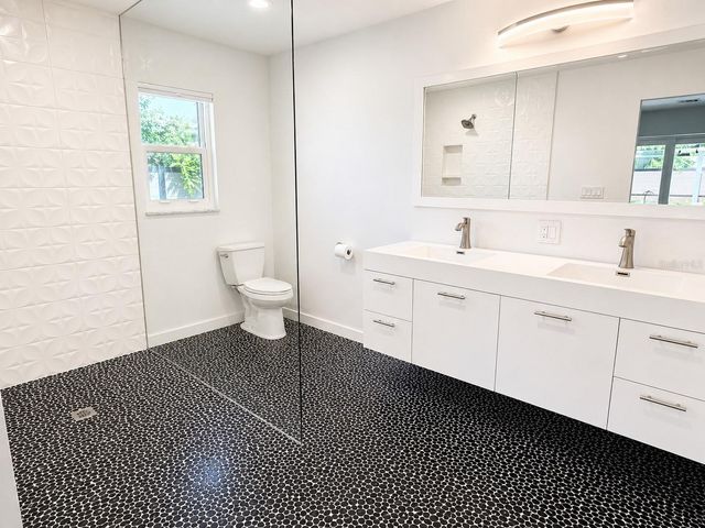 2806 SATSUMA DRIVE, Sarasota, FL 34239