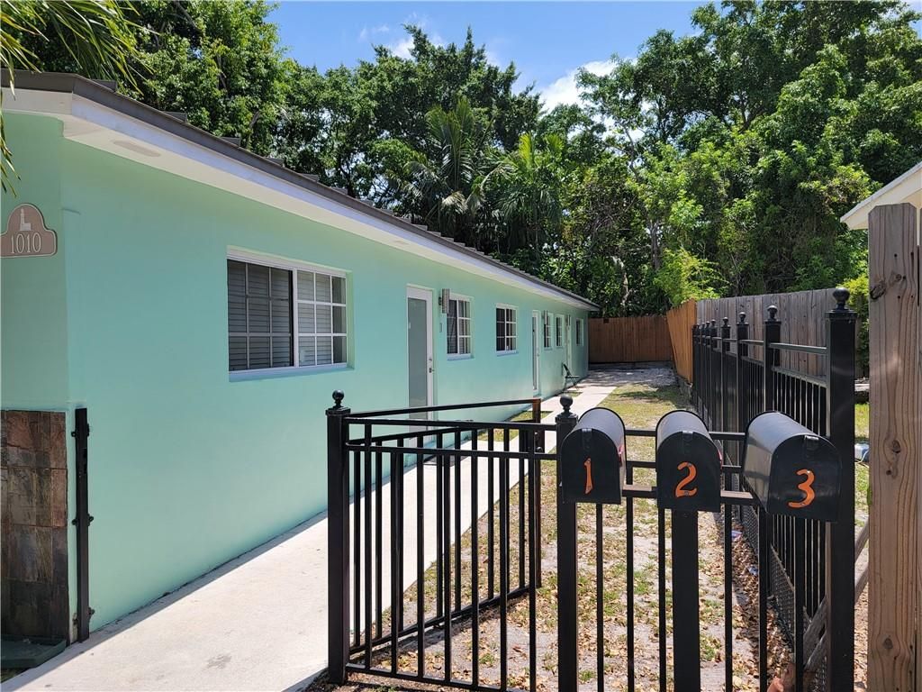 1010 NW 3rd Ave, Hallandale Beach, FL 33009