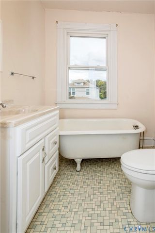 104 Royal Oak Ave, Colonial Heights, VA 23834