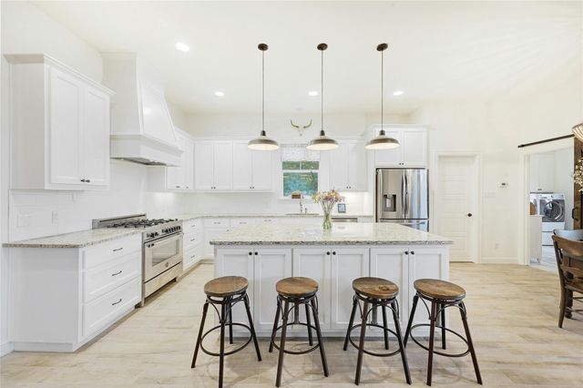 1501 Trebled Waters Trl, Driftwood, TX 78619