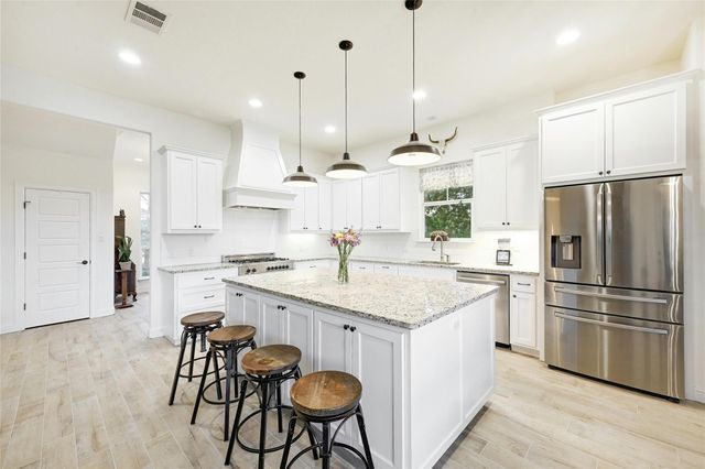 1501 Trebled Waters Trl, Driftwood, TX 78619